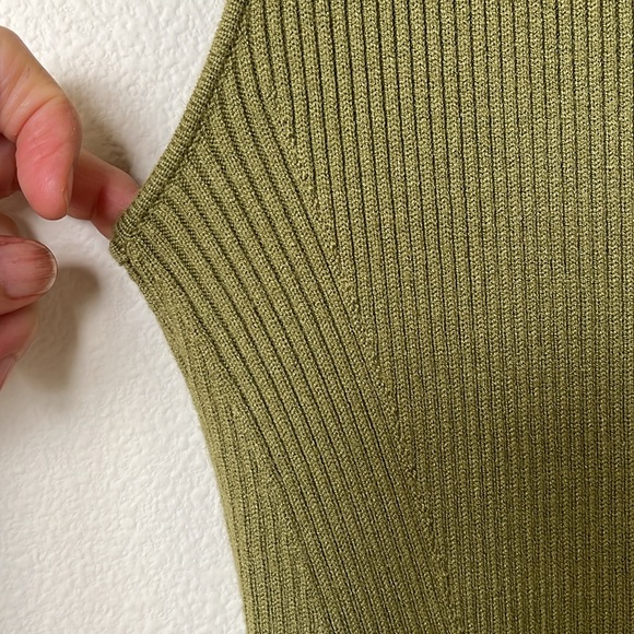 Taylor size small moss green maxi dress w/ stretchy sleeveless top, silky bottom - Picture 14 of 16